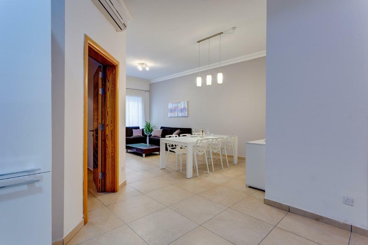 Gorgeous Apartment With Terrace In Fort Cambridge, Pool Sliema Exteriér fotografie