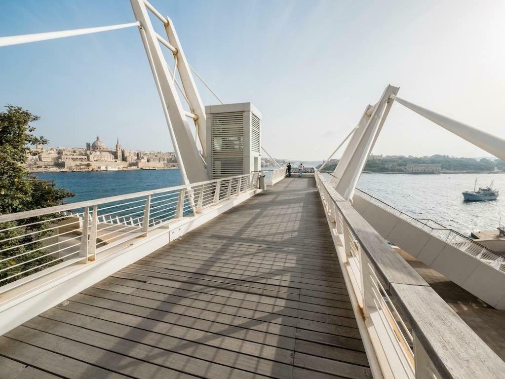 Gorgeous Apartment With Terrace In Fort Cambridge, Pool Sliema Exteriér fotografie