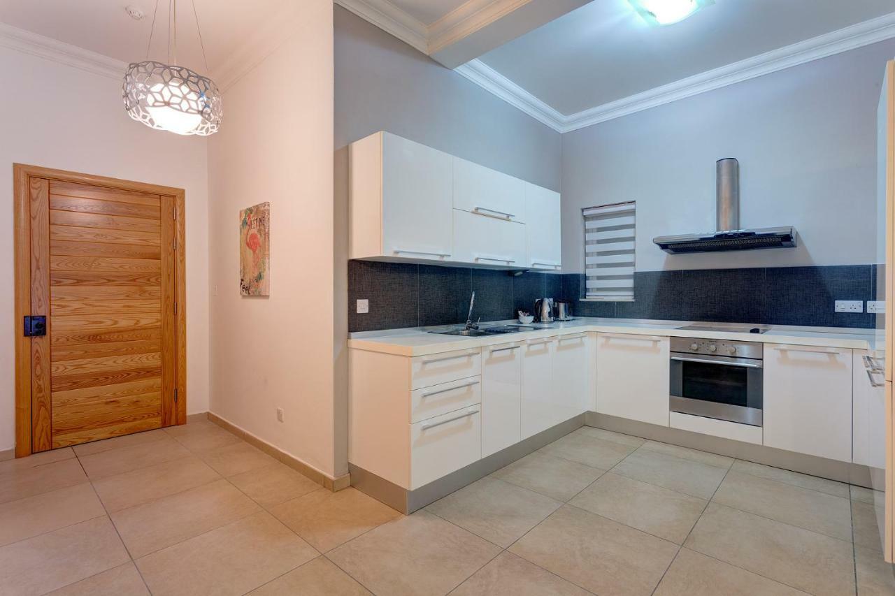 Gorgeous Apartment With Terrace In Fort Cambridge, Pool Sliema Exteriér fotografie