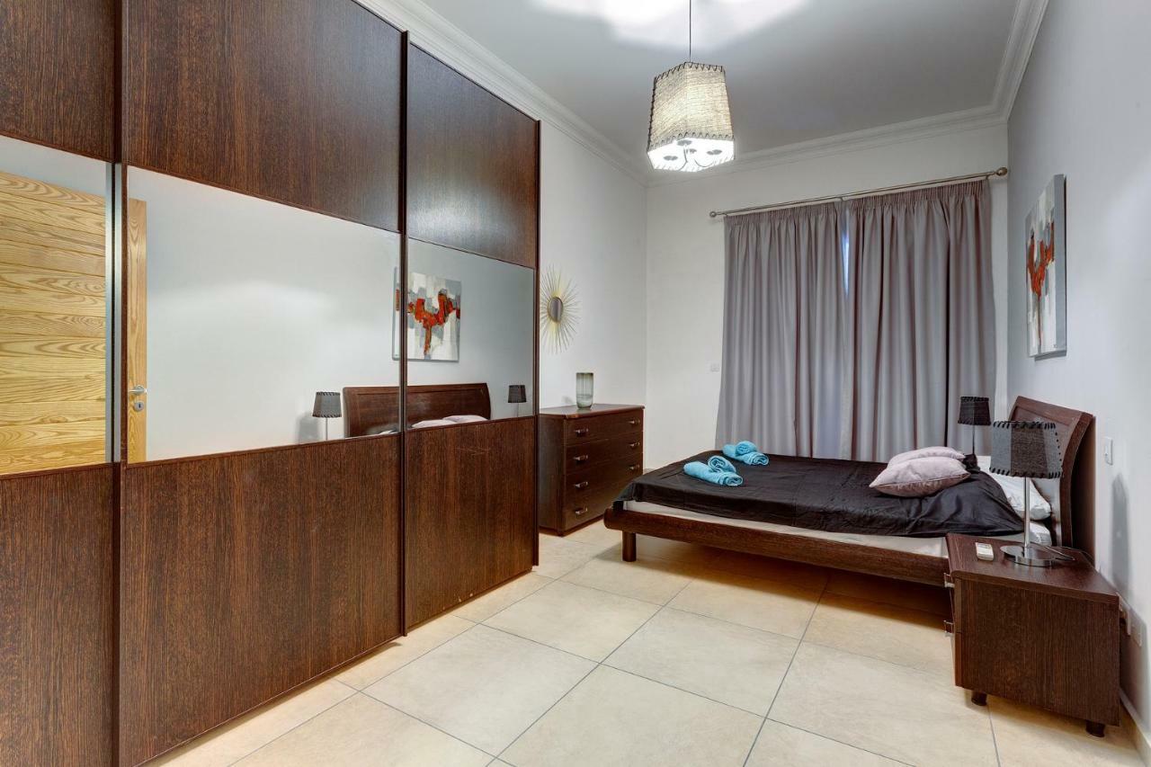 Gorgeous Apartment With Terrace In Fort Cambridge, Pool Sliema Exteriér fotografie